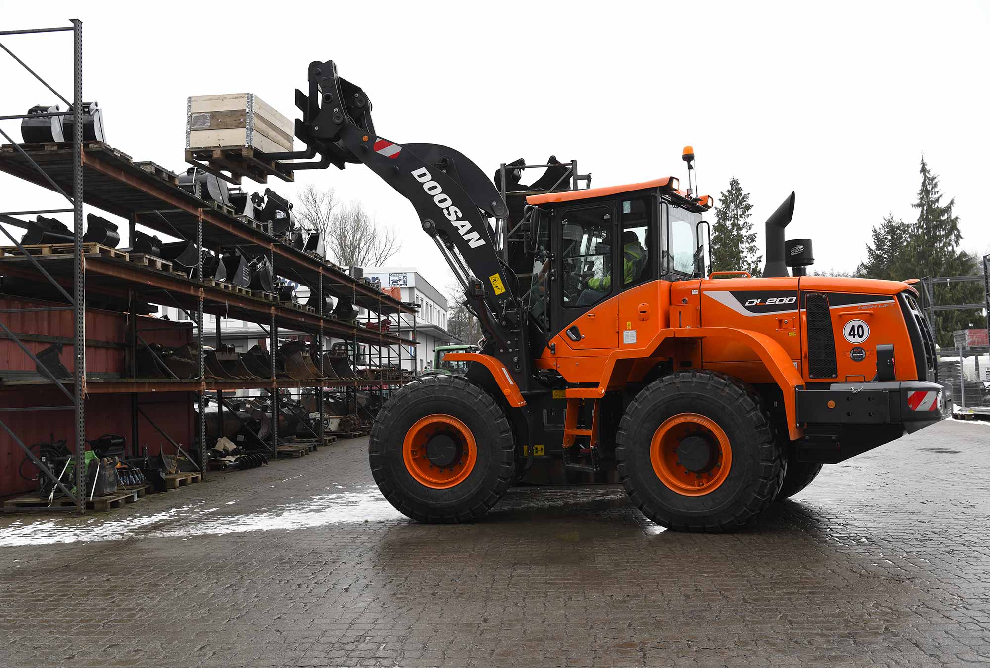 Develon Wheel Loaders Available At Pioneer Plant Pioneer Plant 1274